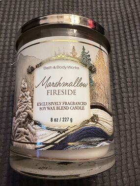 Bath & Body Works Marshmallow Fireside Candle 8oz